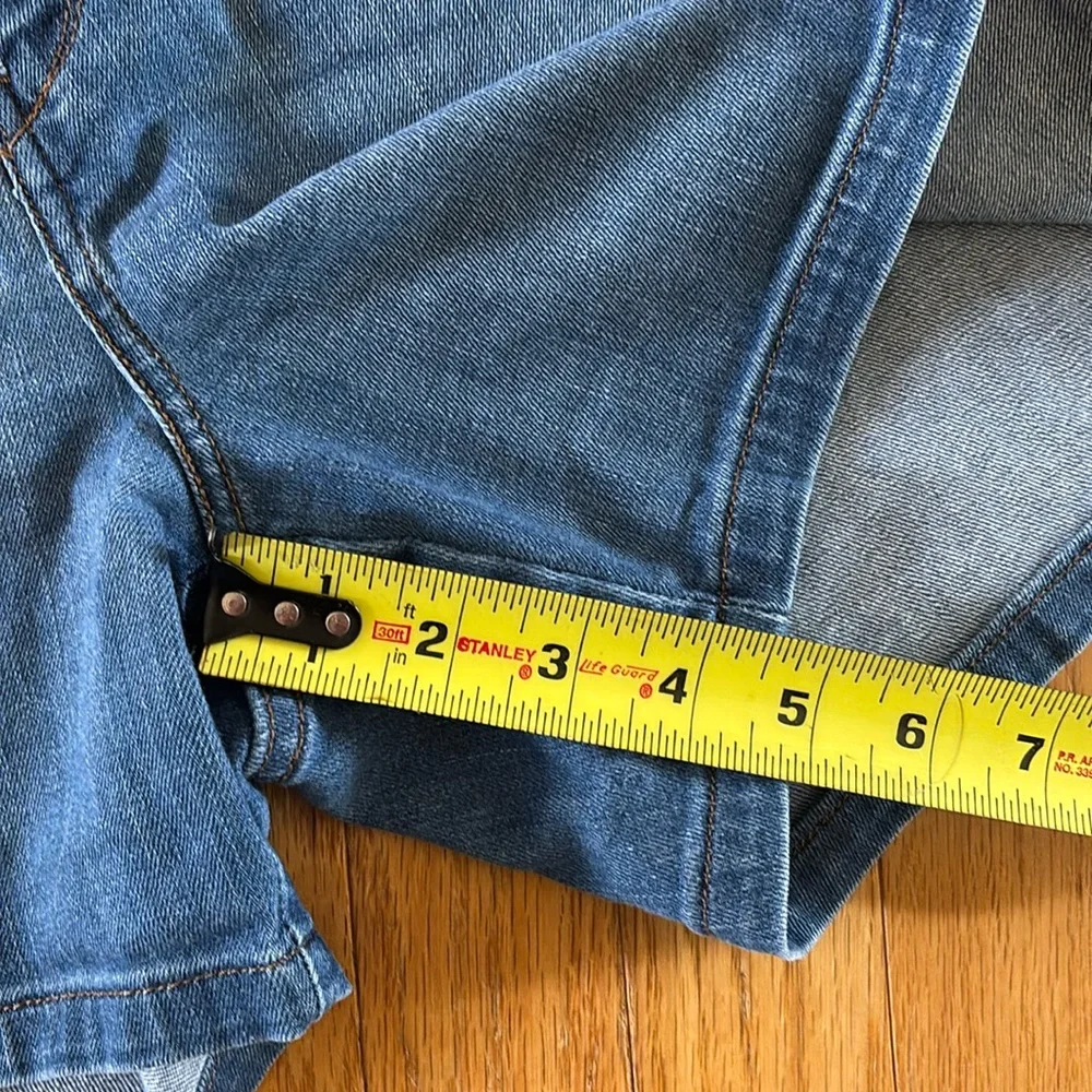 Levi’s‎ Jean Denim Shorts stretch 5” inseam women’s size 12